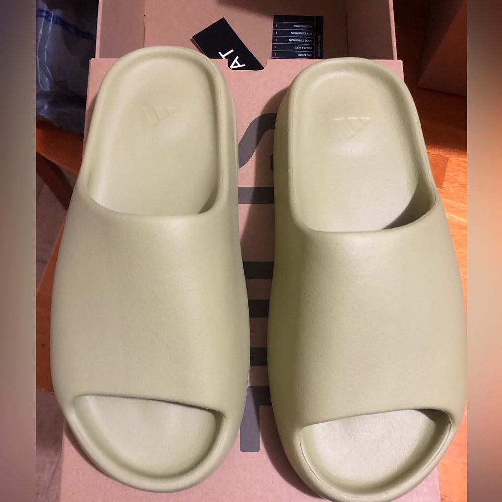 Yeezy Pure Slides Resin Color Size 11 NWT
